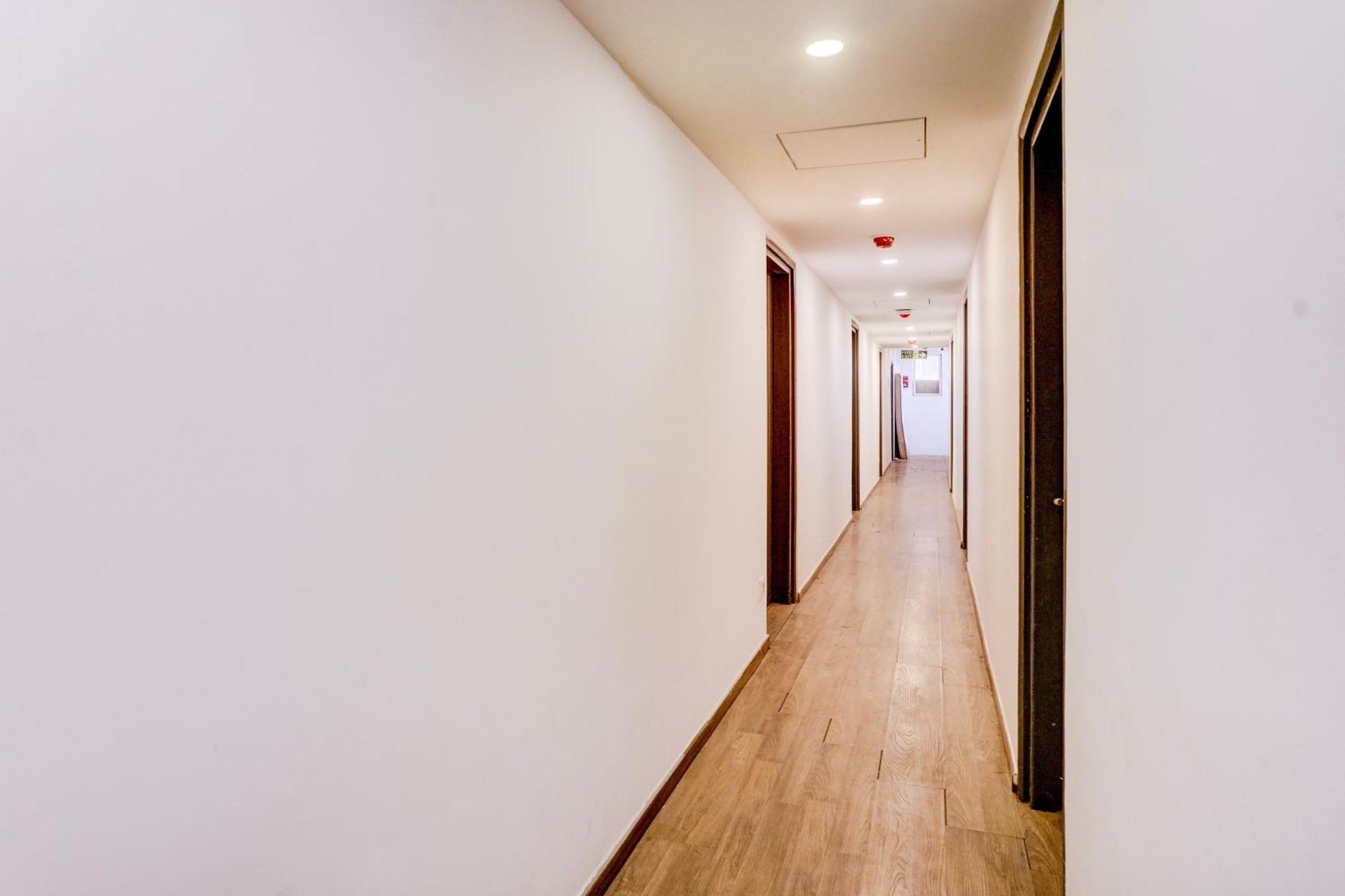 Super Townhouse Khar The Unicontinental Hotel Bombay Eksteriør billede