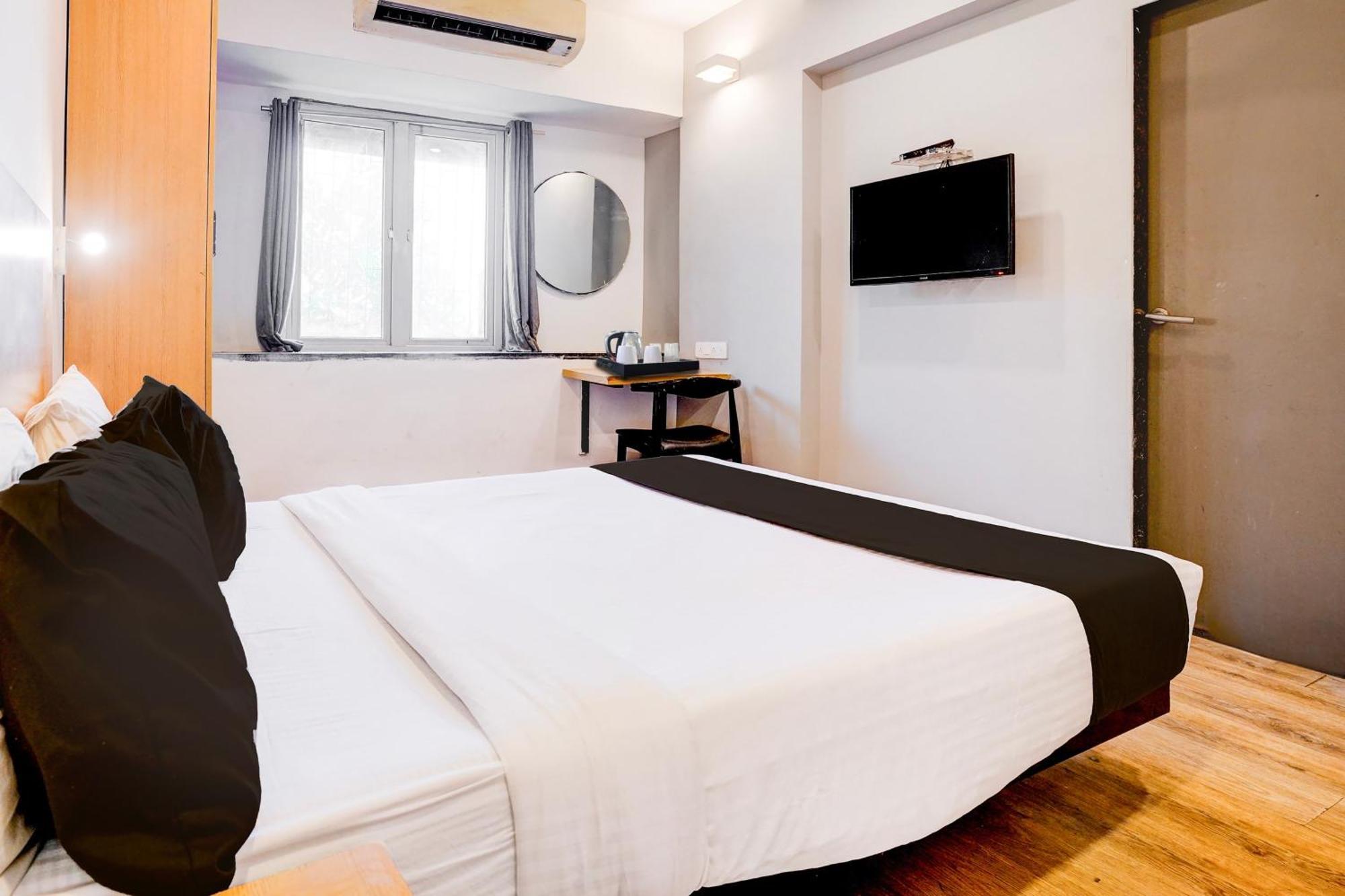Super Townhouse Khar The Unicontinental Hotel Bombay Eksteriør billede